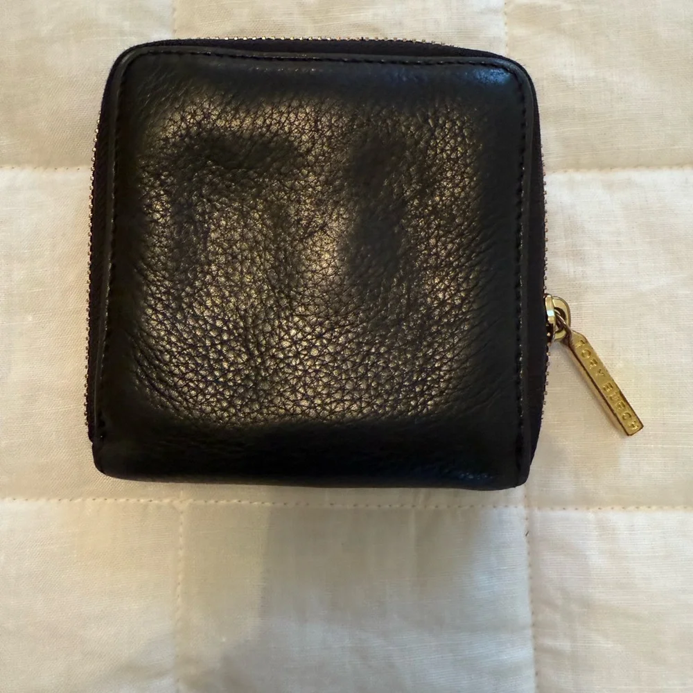 Tory Burch Black Leather Zip Wallet - Picture 2 of 8